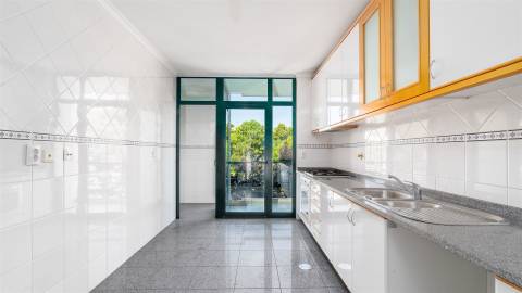 Apartamento T3 * Garagem Box * Sto Ovídio