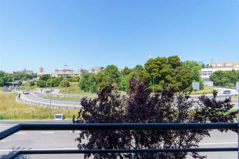 Apartamento T3 * Garagem Box * Sto Ovídio