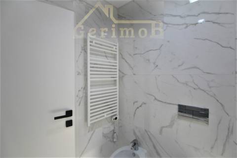 T3+1 novo, em 2° piso com elevador no Montijo