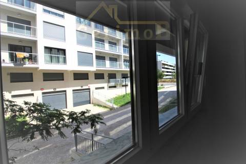 T3+1 novo, em 2° piso com elevador no Montijo