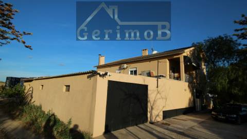 Moradia com negócio de restauração