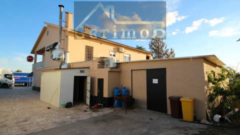 Moradia com negócio de restauração