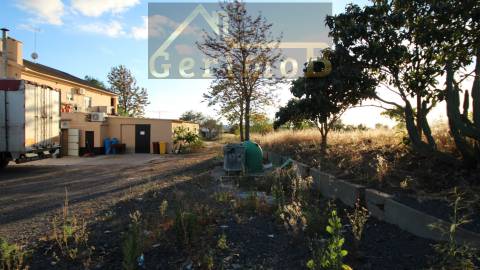 Moradia com negócio de restauração