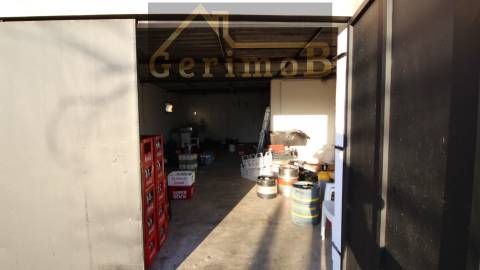 Moradia com negócio de restauração