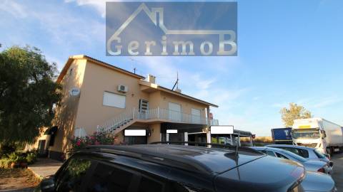 Moradia com negócio de restauração