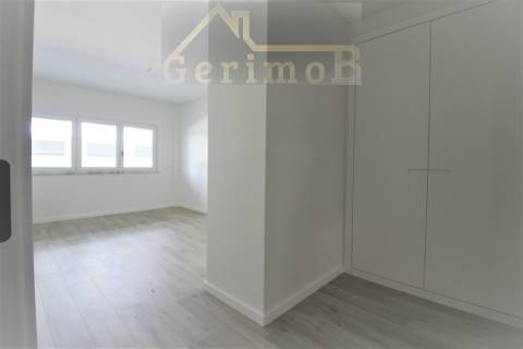 T3 novo com parqueamento a 30 kms de Lisboa