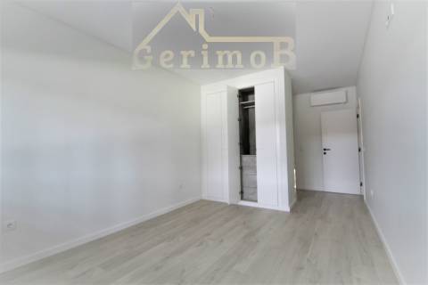 T3 novo com parqueamento a 30 kms de Lisboa