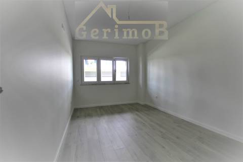 T3 novo com parqueamento a 30 kms de Lisboa