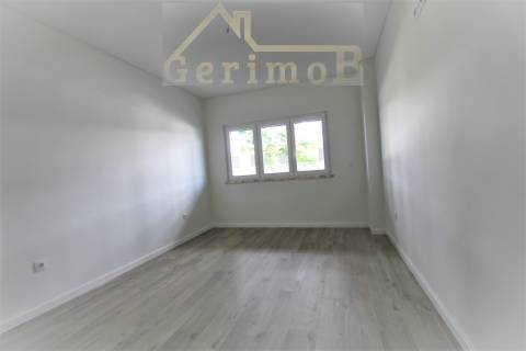 T3 novo com parqueamento a 30 kms de Lisboa