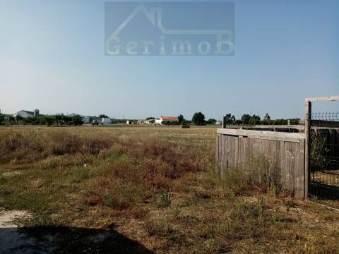 Moradia inserida em terreno misto em Lagameças, concelho de Palmela