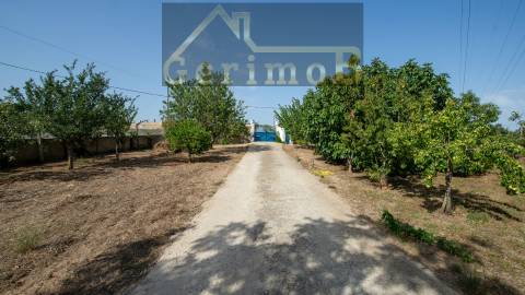 Moradia isolada T5, em Palmela,  com 225m2 de ABP e edificada num terreno com 1927m2