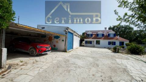 Moradia isolada T5, em Palmela,  com 225m2 de ABP e edificada num terreno com 1927m2