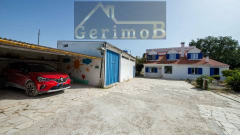 Moradia isolada T5, em Palmela,  com 225m2 de ABP e edificada num terreno com 1927m2