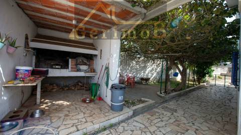 Moradia isolada T5, em Palmela,  com 225m2 de ABP e edificada num terreno com 1927m2