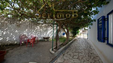 Moradia isolada T5, em Palmela,  com 225m2 de ABP e edificada num terreno com 1927m2