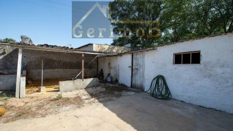 Moradia isolada T5, em Palmela,  com 225m2 de ABP e edificada num terreno com 1927m2