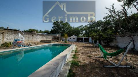 Moradia isolada T5, em Palmela,  com 225m2 de ABP e edificada num terreno com 1927m2