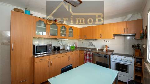 Moradia isolada T5, em Palmela,  com 225m2 de ABP e edificada num terreno com 1927m2