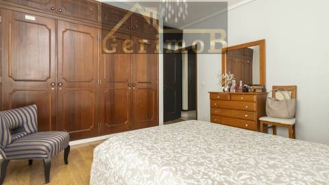 Amplo T7 com grandes varandas em Barreiro