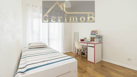 Amplo T7 com grandes varandas em Barreiro