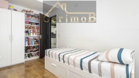 Amplo T7 com grandes varandas em Barreiro