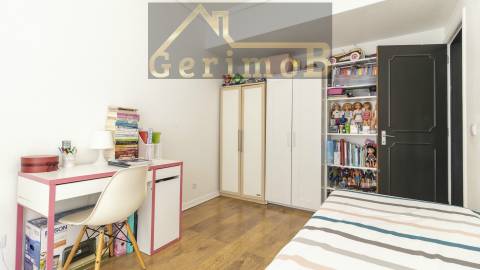 Amplo T7 com grandes varandas em Barreiro