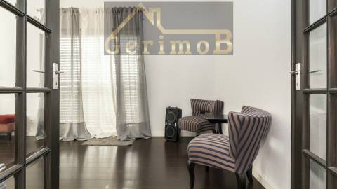 Amplo T7 com grandes varandas em Barreiro