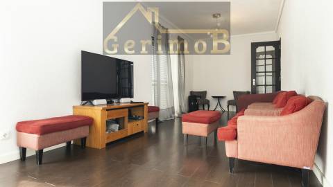 Amplo T7 com grandes varandas em Barreiro