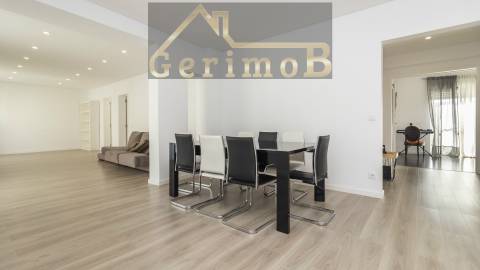 Amplo T7 com grandes varandas em Barreiro