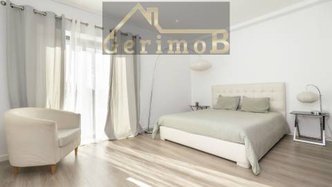 Amplo T7 com grandes varandas em Barreiro