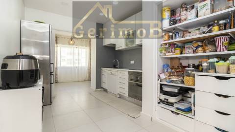 Amplo T7 com grandes varandas em Barreiro