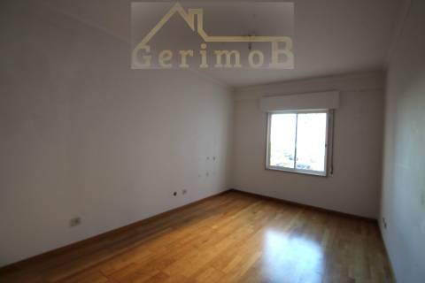 T3 santa marta do Pinhal ;1° andar com elevador