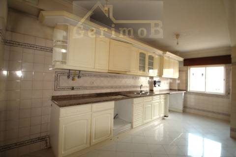 T3 santa marta do Pinhal ;1° andar com elevador