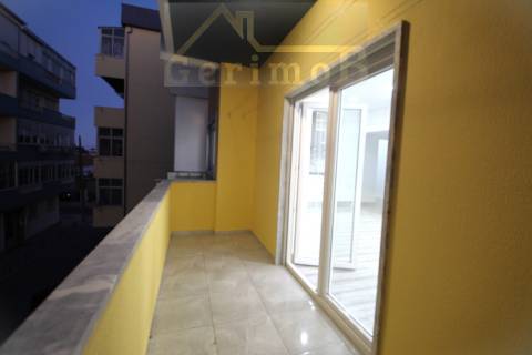 T2 noLaranjeiro com varanda