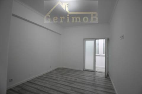 T2 noLaranjeiro com varanda