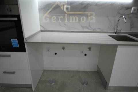 T2 noLaranjeiro com varanda