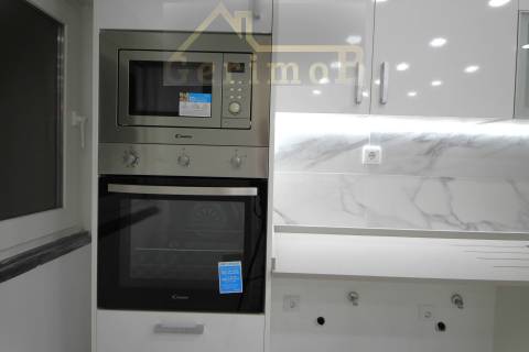 T2 noLaranjeiro com varanda