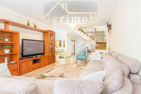 Moradia em zona nobre do Pinhal Novo, na Vila Serena