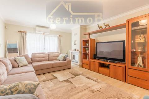 Moradia em zona nobre do Pinhal Novo, na Vila Serena