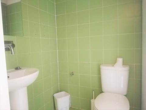 Loja com boas áreas,  junto à Solum, Coimbra.