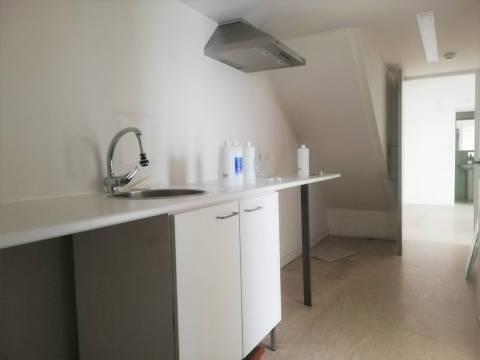 Loja com boas áreas,  junto à Solum, Coimbra.