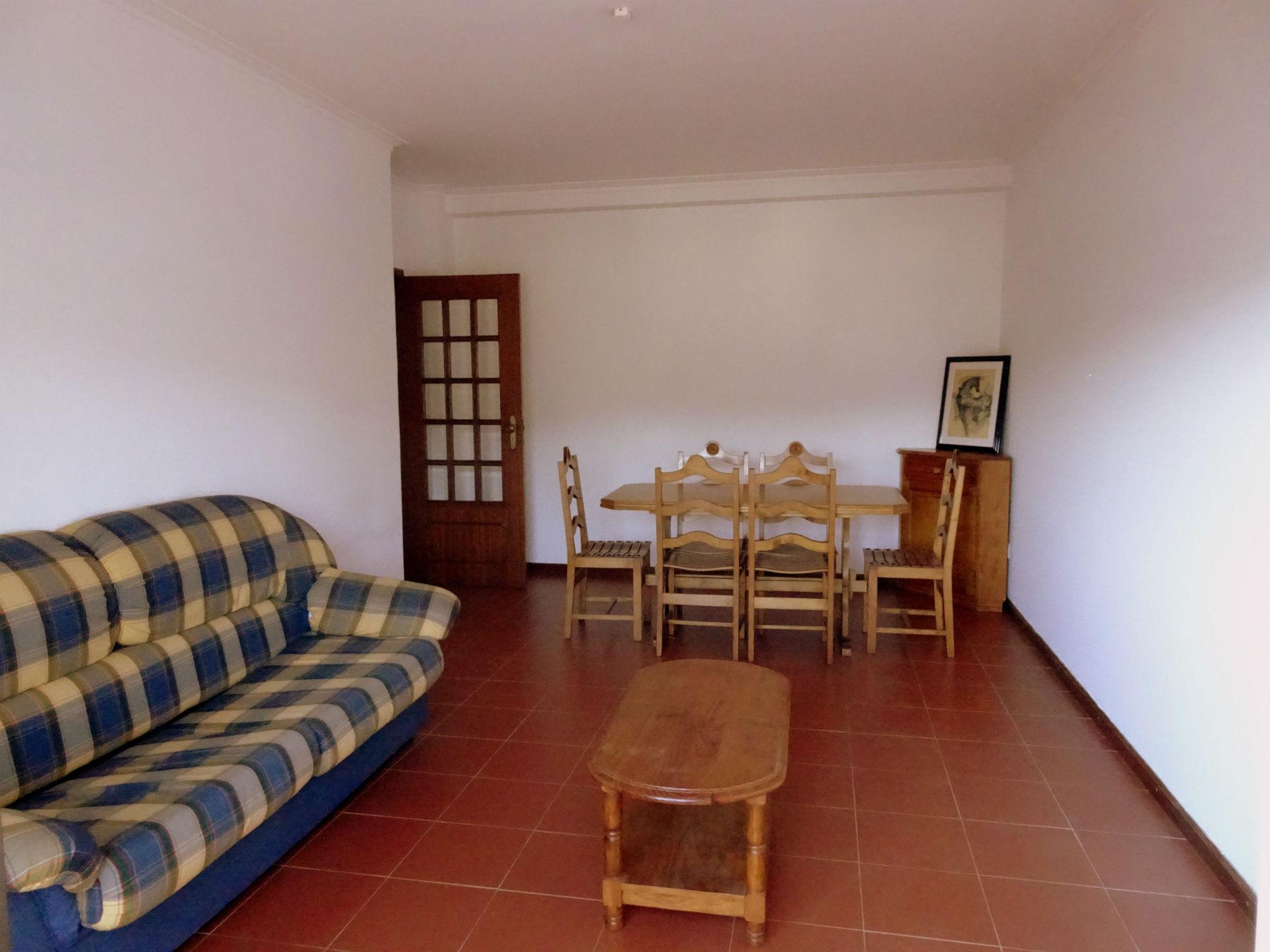 Arrenda-se Apartamento T1 Espaçoso – Chão do Bispo / Próximo da Solum