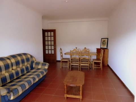 Arrenda-se Apartamento T1 Espaçoso – Chão do Bispo / Próximo da Solum