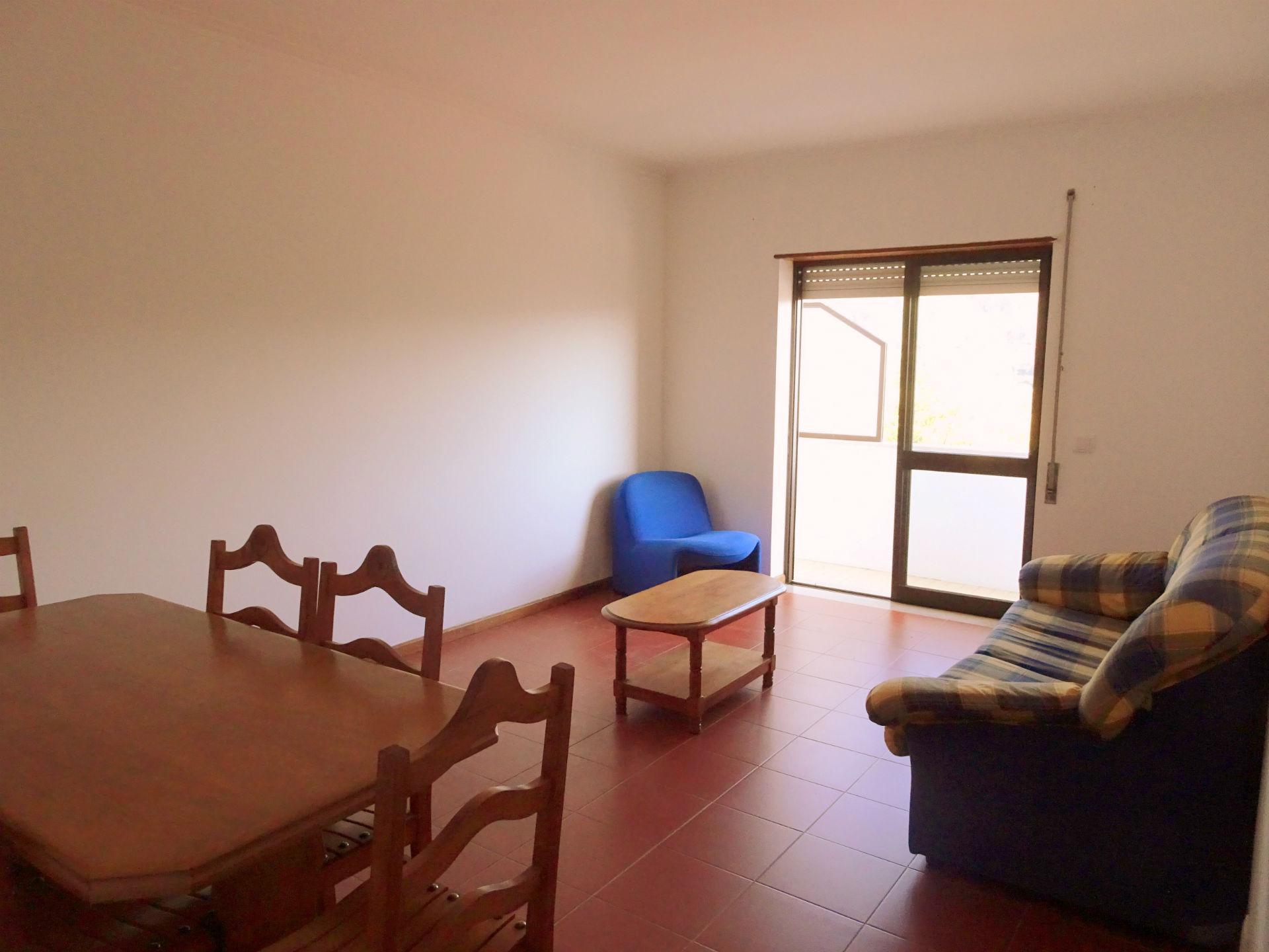 Arrenda-se Apartamento T1 Espaçoso – Chão do Bispo / Próximo da Solum