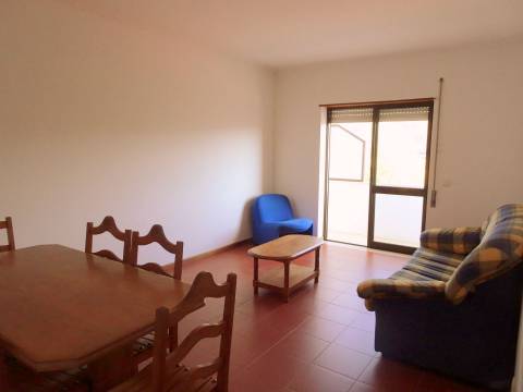 Arrenda-se Apartamento T1 Espaçoso – Chão do Bispo / Próximo da Solum