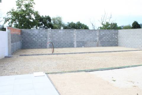 Moradia isolada em fase final de construção