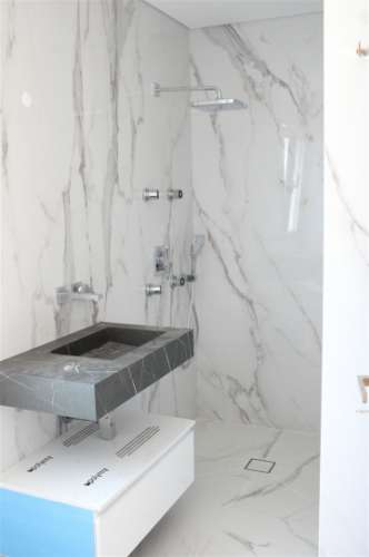 Moradia isolada em fase final de construção