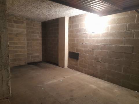 Garagem com capacidade para um carro + mota