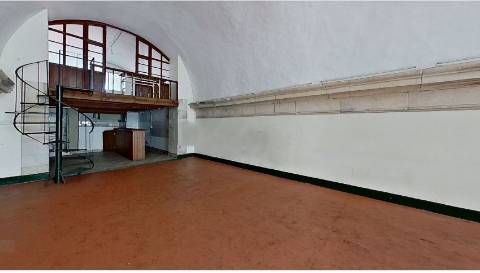 Edificio histórico e com interesse arquitetónico  para reabilitar. Baixa de Coimbra