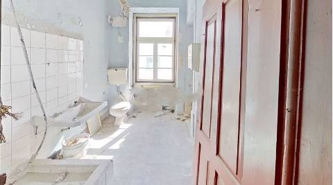 Edificio histórico e com interesse arquitetónico  para reabilitar. Baixa de Coimbra